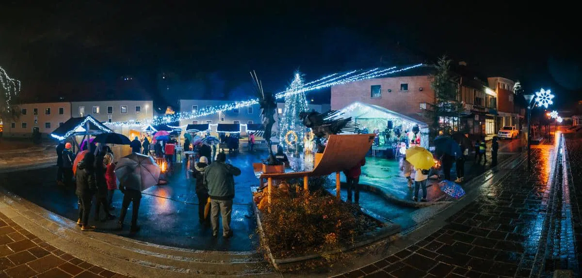 Miklavž bo nocoj obiskal otroke na Ravnah v okviru Čarobnega decembra
