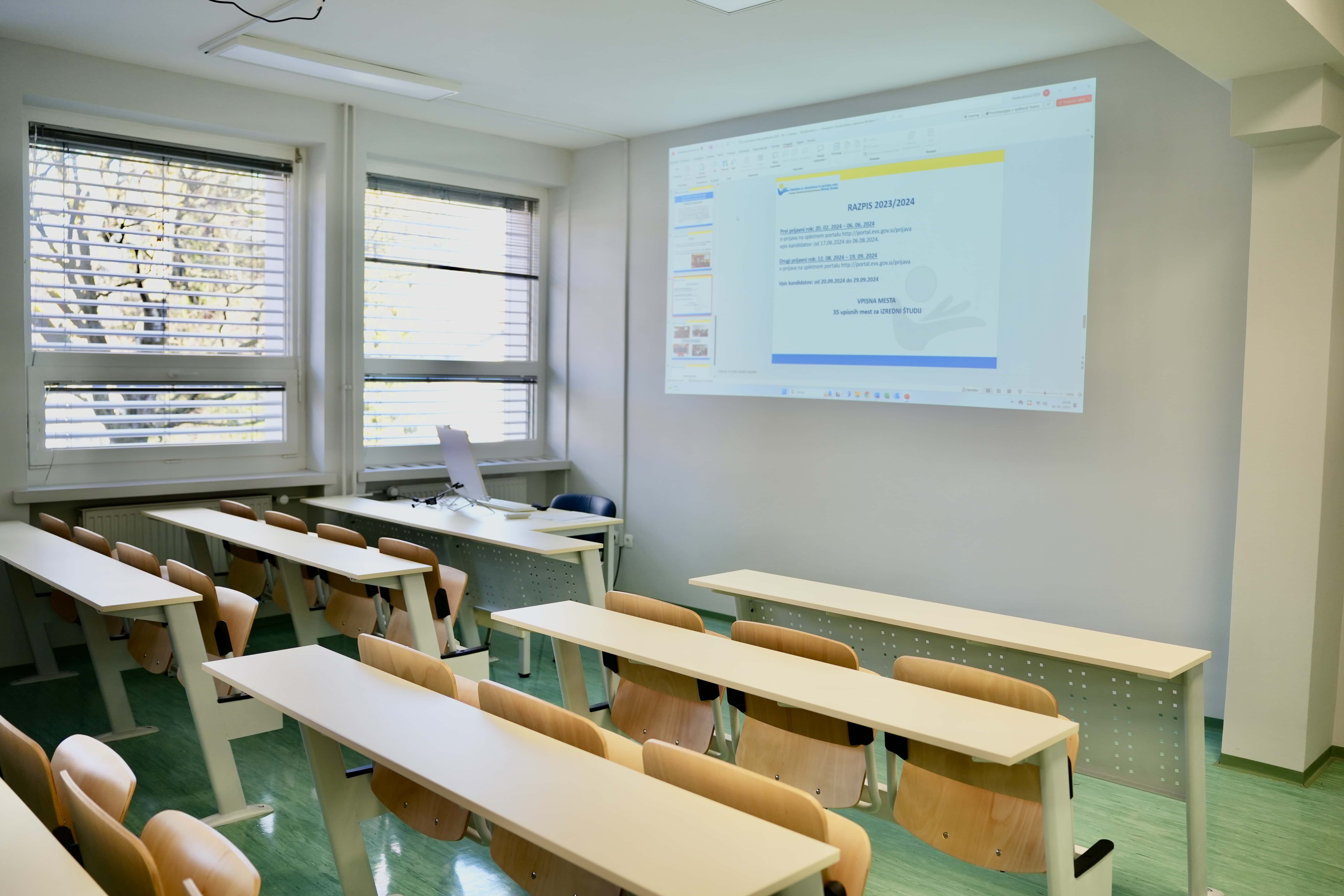 Mladi tudi danes po informacije o nadaljnjem izobraževanju