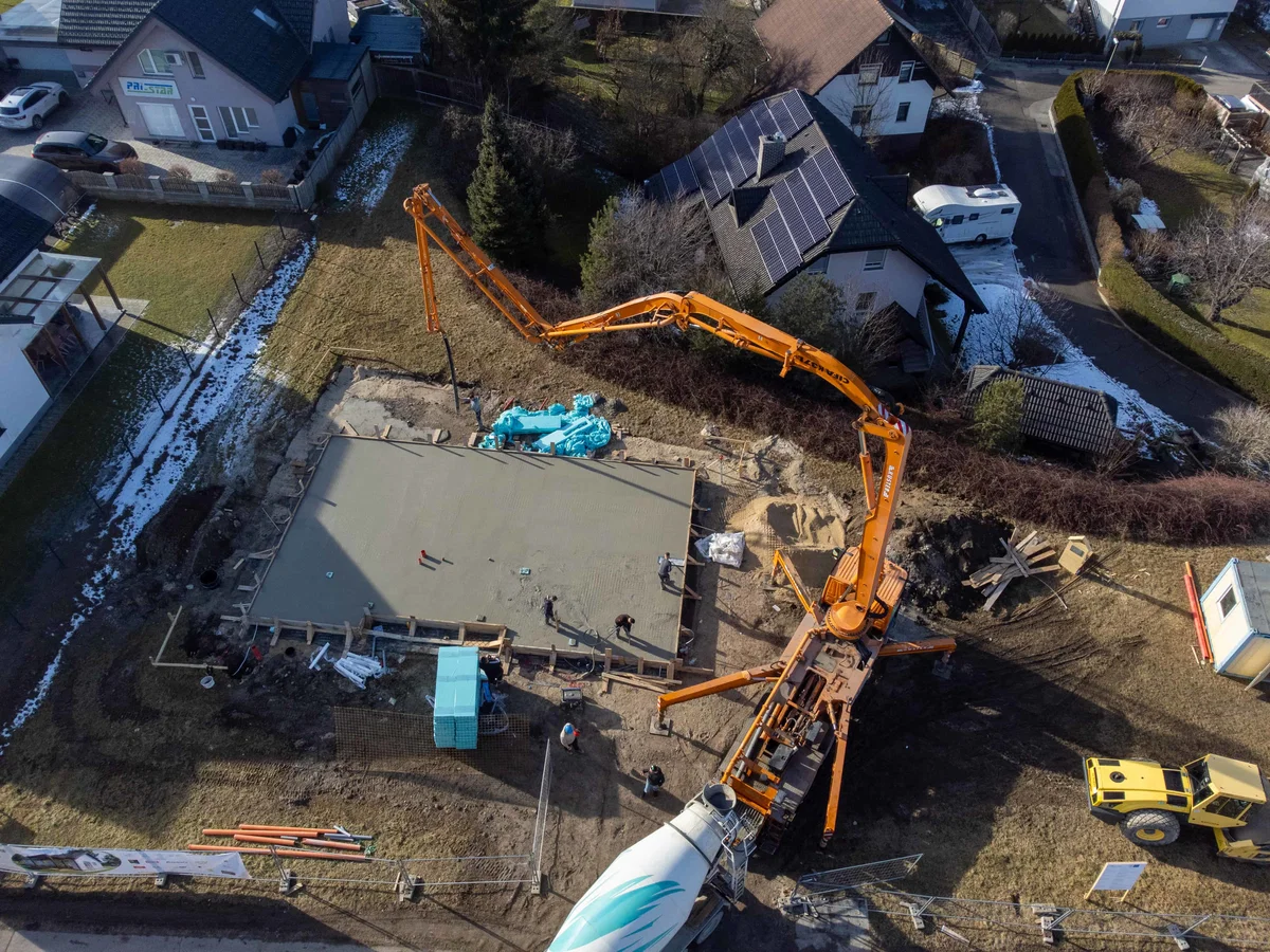 VIDEO in FOTO: Hiša novega začetka danes dobila temeljno ploščo