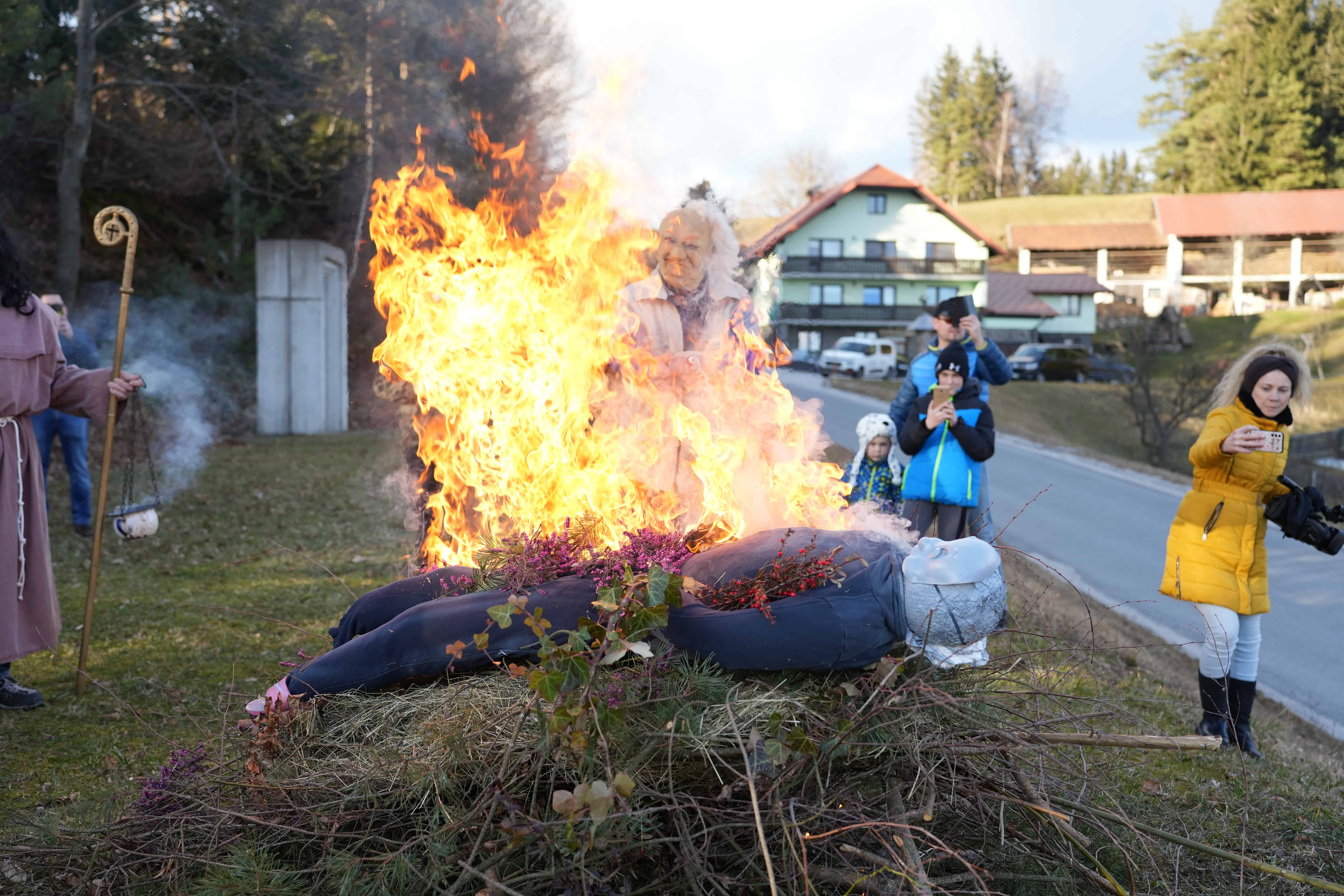 VIDEO in FOTO: Na Graški Gori že 22. pokopali pusta