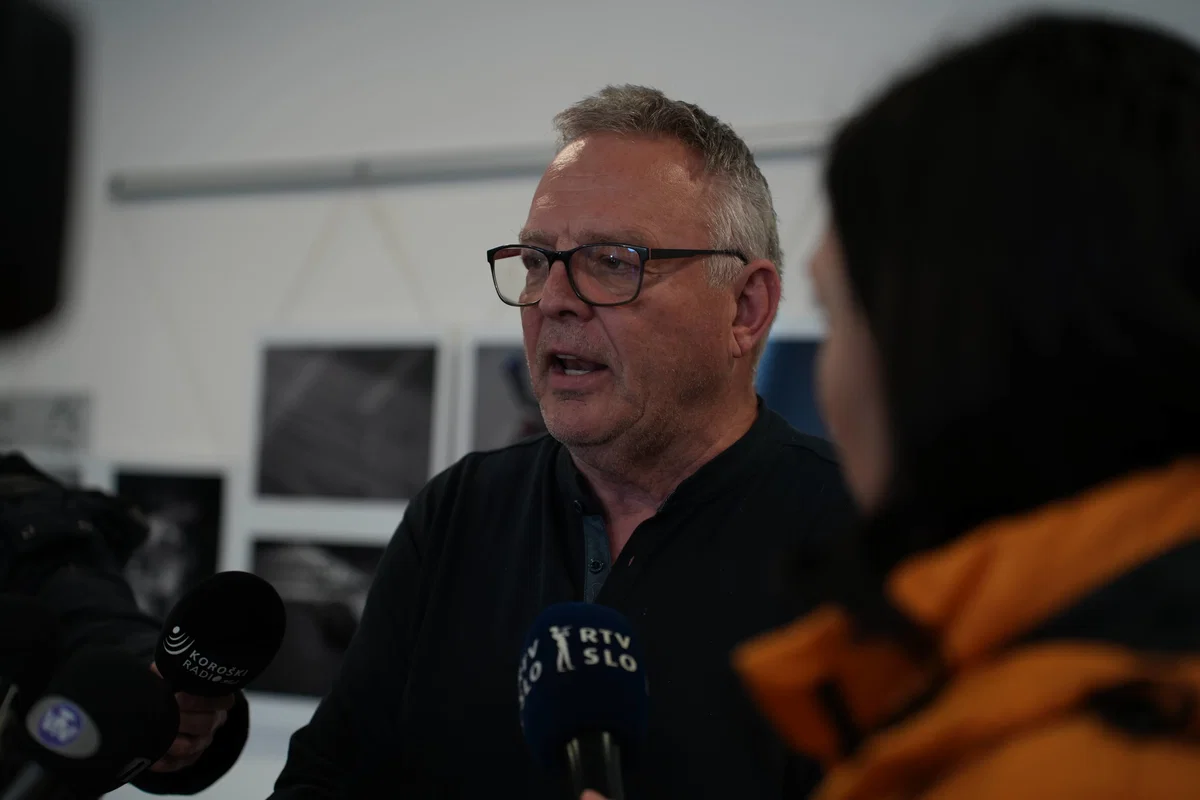 Minister Novak: Zadrževalniki so nujni, če nočemo, da bodo posledice take kot v Prevaljah, ko je bilo zaradi neodkupljenega zemljišča polovica Prevalj poplavljenega