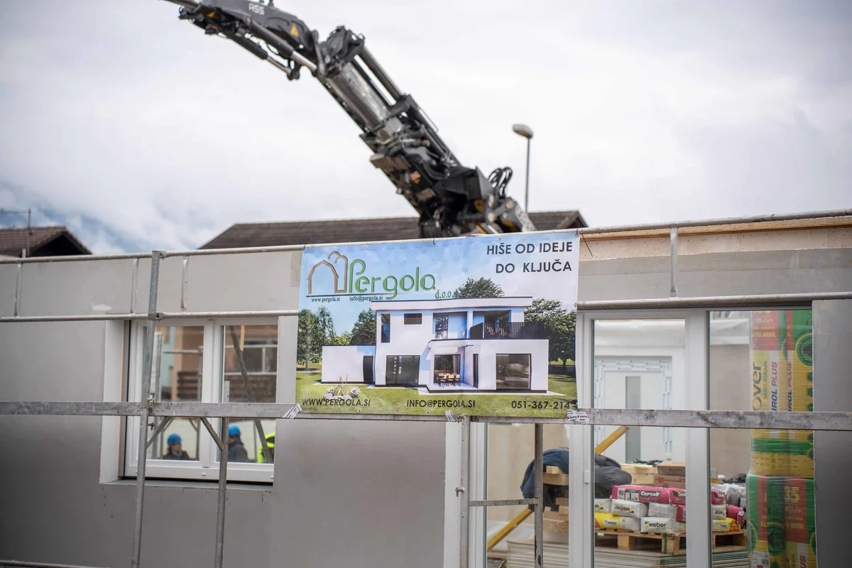 V Slovenj Gradcu Hiša novega začetka že dobiva obliko (FOTO in VIDEO)