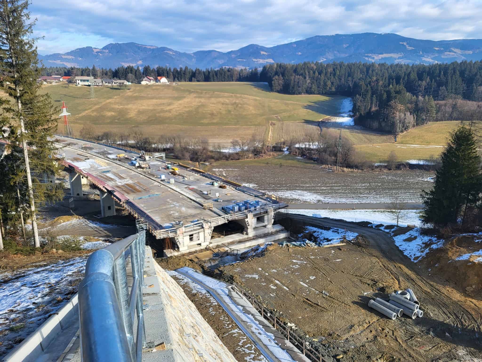 Gradbena dela med viaduktom Jenina in predorom Vodriž kmalu končana
