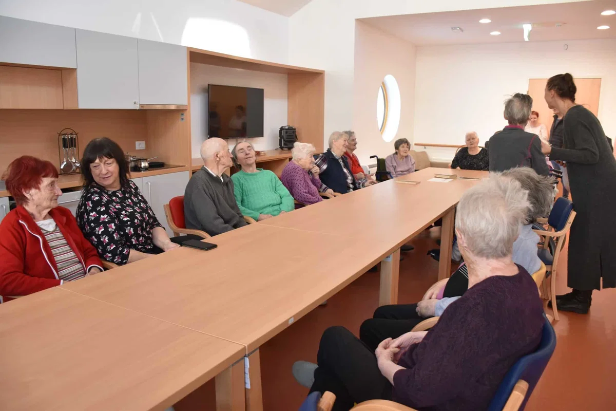 V novih prostorih doma starejših v Črnečah že stanovalci