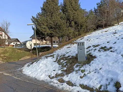 Na Šancah že nekaj časa ne deluje javna razsvetljava, JKP Ravne išče rešitev za odpravo težave