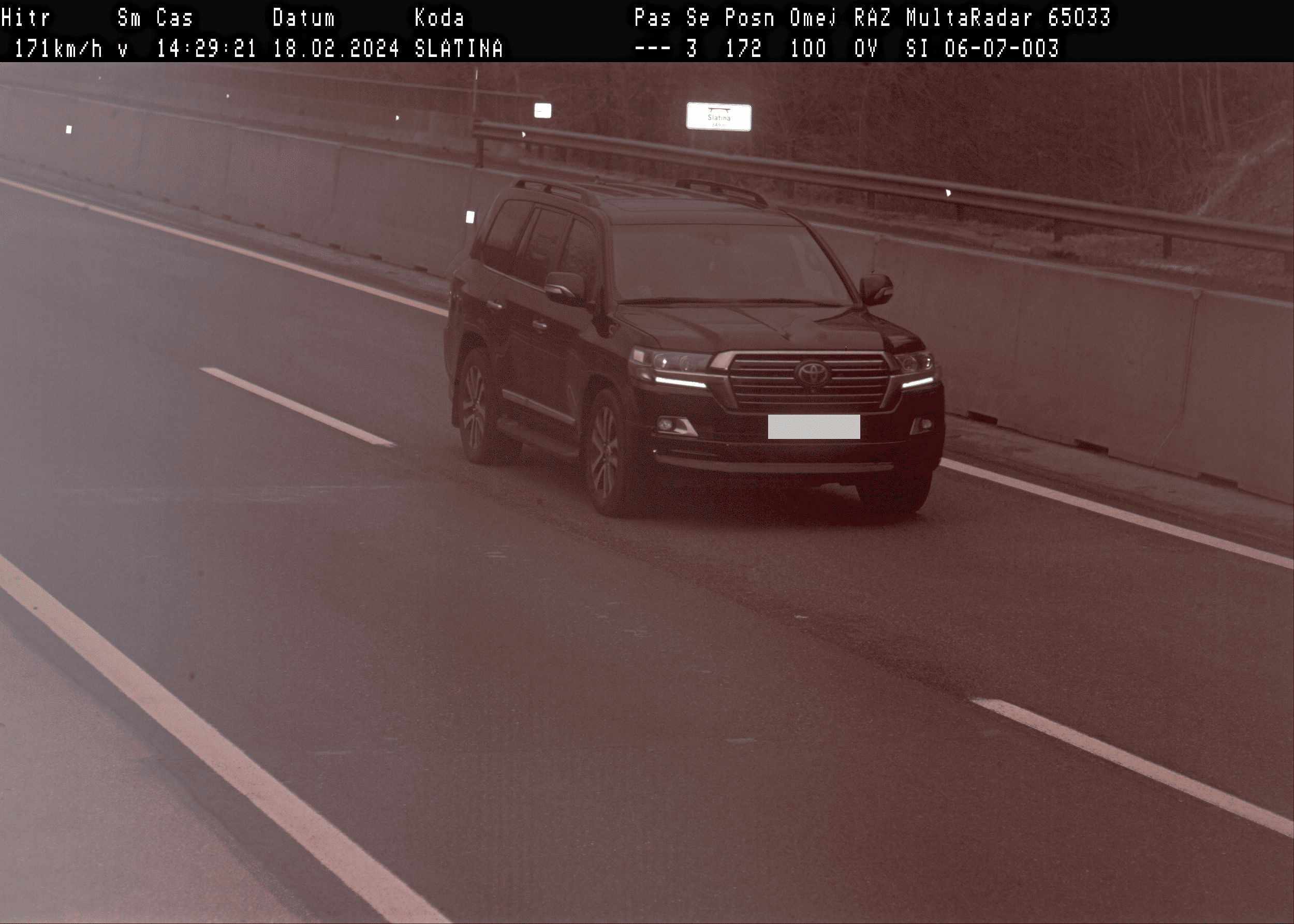 V naselju pri omejitvi 50 km/h, vozil 165 km/h