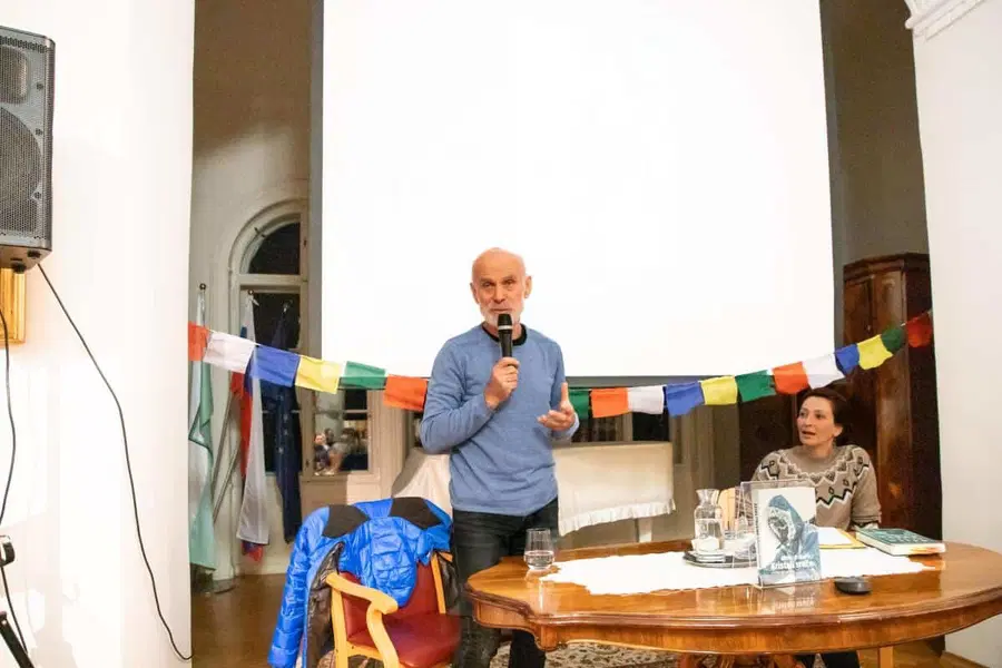 Na Ravnah je potekal zanimiv potopisni večer Andreja Štremflja