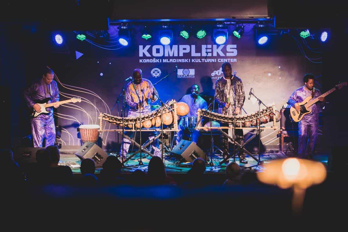 Afriško slovenska zasedba je navdušila na Ravnah na Koroškem