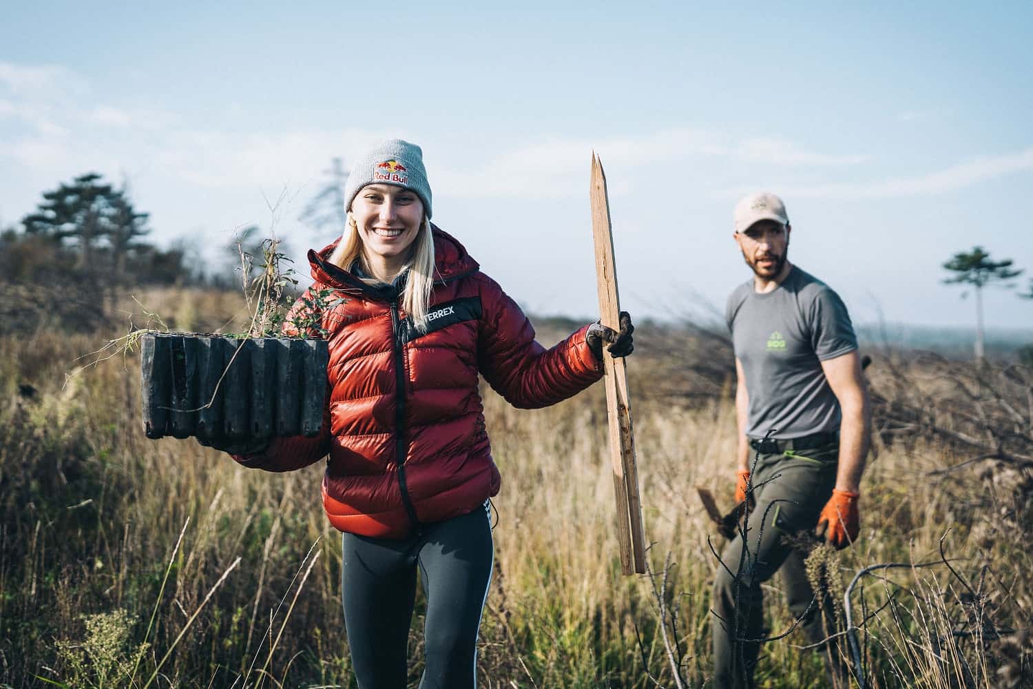 FOTO: Janja Garnbret na Krasu posadila 1000 dreves