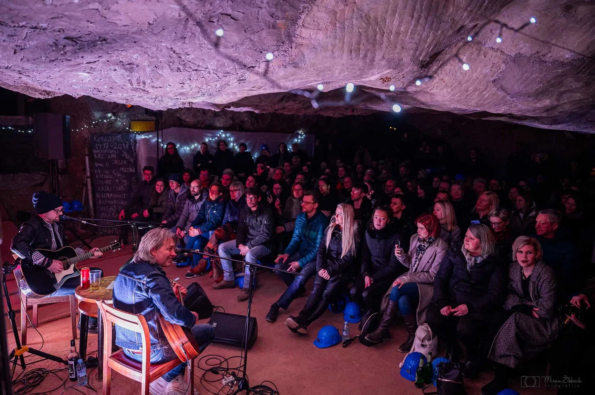 FOTO: Nepozabno Valentinovo v Podzemlju Pece z Guštijem in Tomijem M.