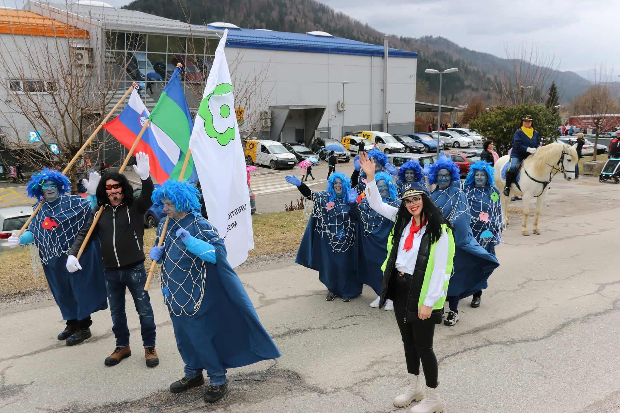 FOTO: V Mislinji pisana množica mask odganjala zimo