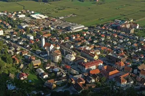 V Radljah bodo na voljo oskrbovana stanovanja, na Ravnah nova neprofitna stanovanja
