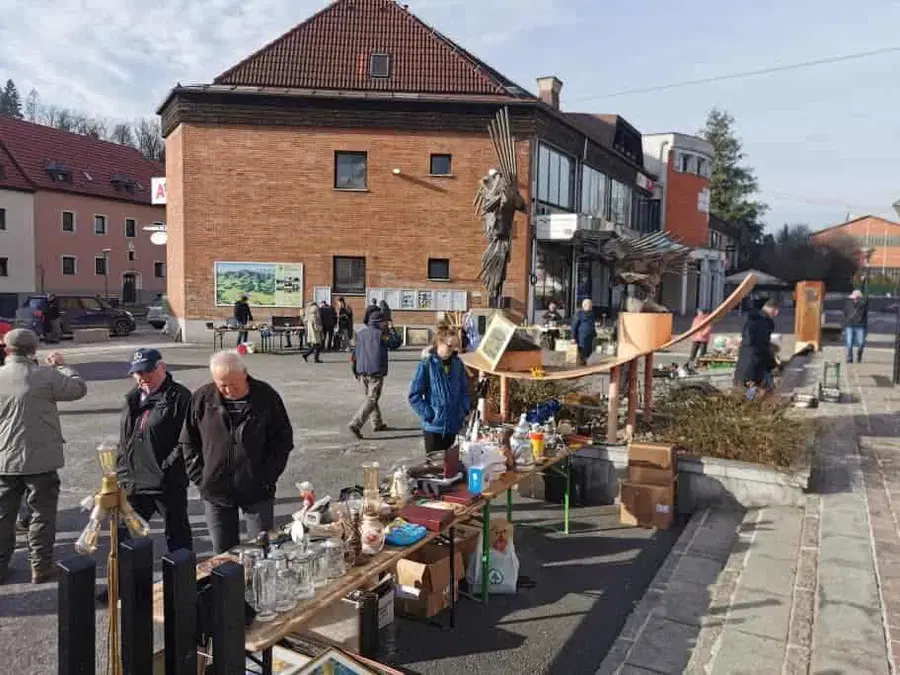 Na Ravnah na Koroškem je ponovno potekal sejem starin