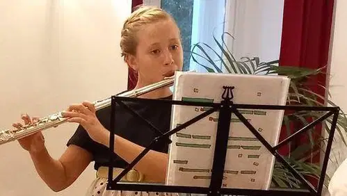 Flavtistka Iza Zala Čebul zelo uspešna na mednarodnem glasbenem tekmovanju v Beogradu