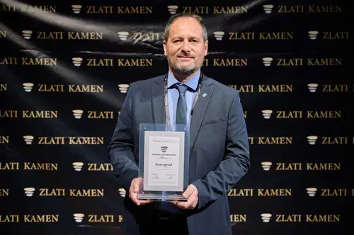 Župan občine Dravograd včeraj prevzel srebrni certifikat ISSO 2024