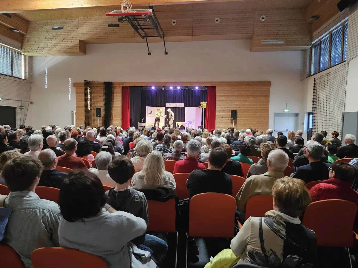 Ponovitev komedije Poroka čistilke Marije znova to nedeljo v Kotljah