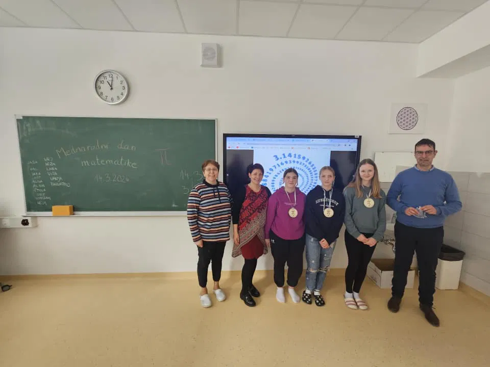 Na OŠ Črna na Koroškem so se preizkusili v naštevanju decimalk števila pi (FOTO)