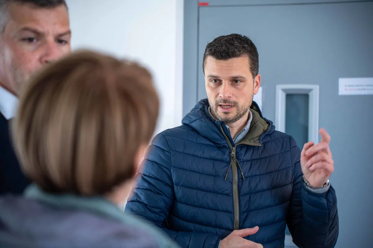 Ob začetku rednega zasedanja se bo DZ seznanil s Prednikovim odstopom