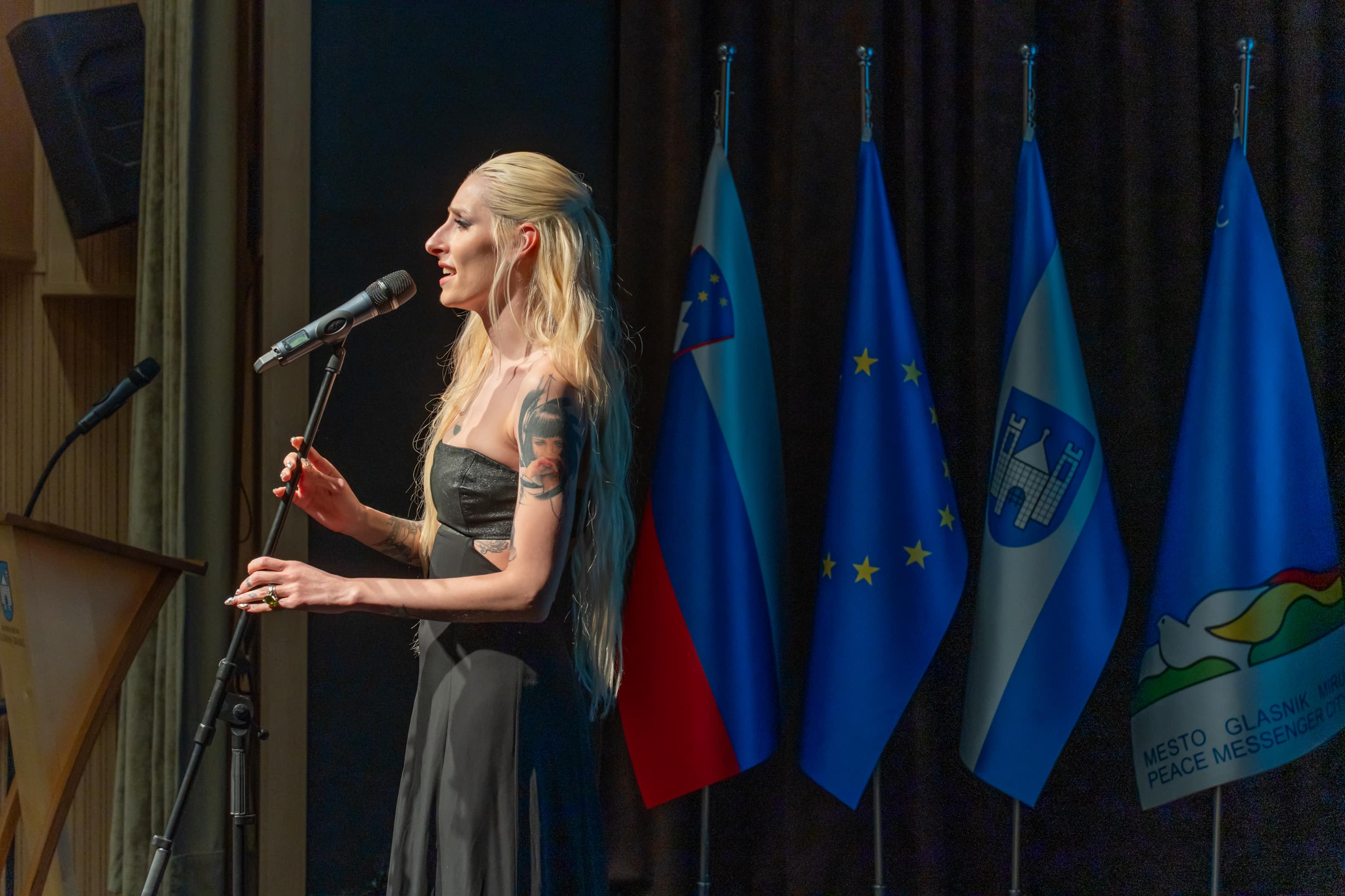 Nemo s skladbo The Code Švici pripel evrovizijsko zmago. Raiven na 23. mestu