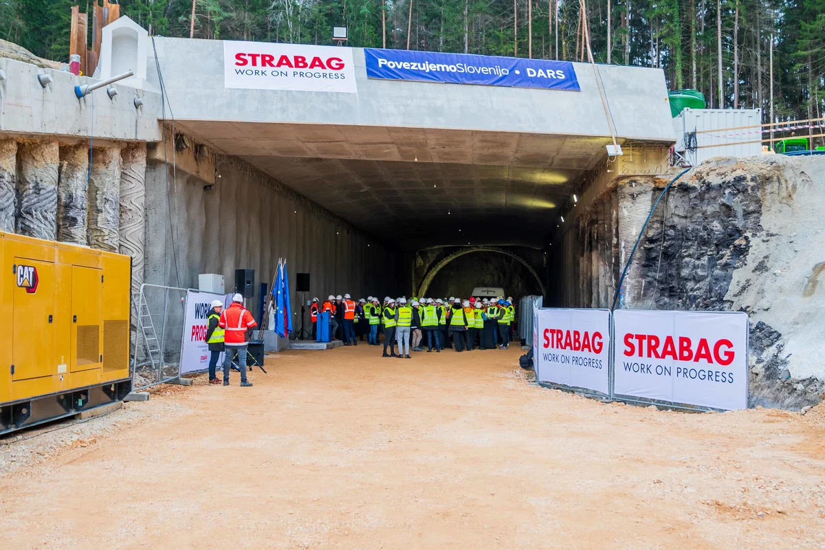 VIDEO IN FOTO: Družba DARS pričela z izkopom prvega predora v sklopu izgradnje tretje razvojne osi 