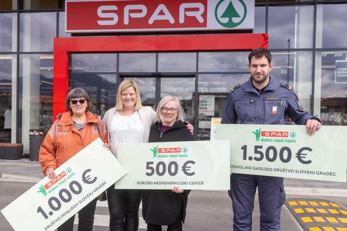 Najvišjo donacijo ob otvoritvi trgovine Spar je prejelo Prostovoljno gasilsko društvo Slovenj Gradec (FOTO)
