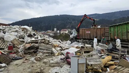 V občini Dravograd začeli odstranjevati naložene odpadke v ujmi prizadetih podjetij