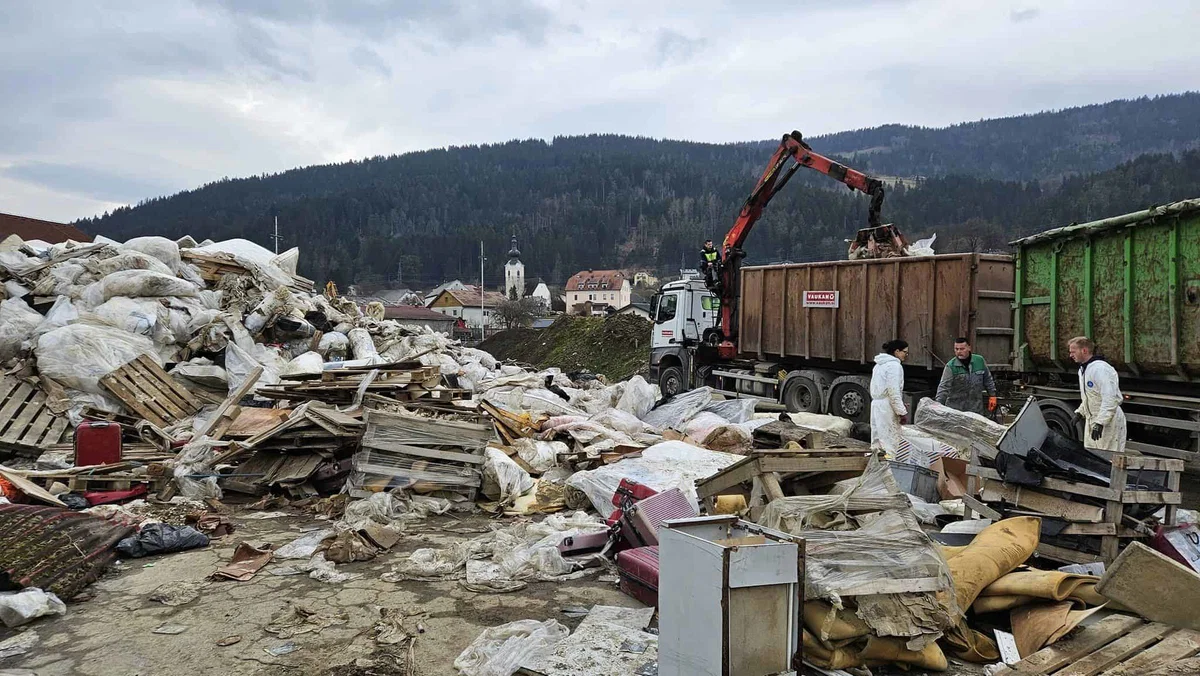 V občini Dravograd začeli odstranjevati naložene odpadke v ujmi prizadetih podjetij