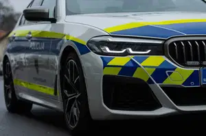 Voznik začetnik krepko prekoračil hitrost, odvzeli so mu vozniško