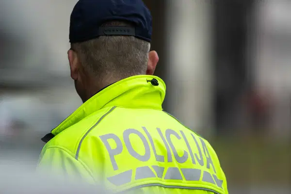 Neznani moški fizično napadel mladoletno dekle, družina podala uradno prijavo