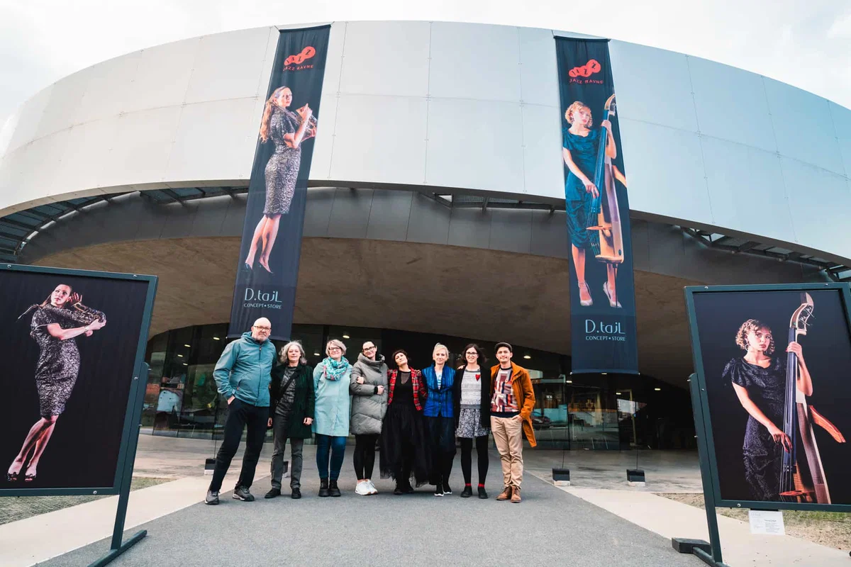 Na krilih vetra tja med zvezde