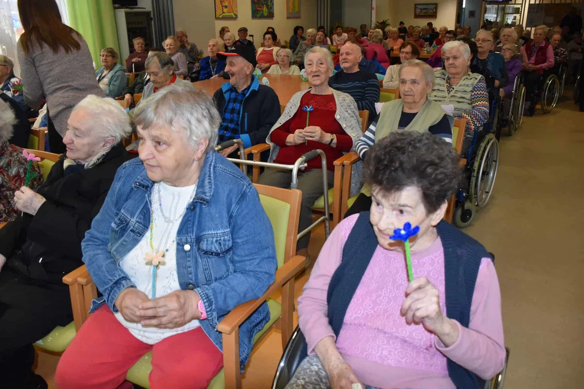 Nepozabni utrinki koncerta ob materinskem dnevu v Domu starostnikov Črneče (FOTO)