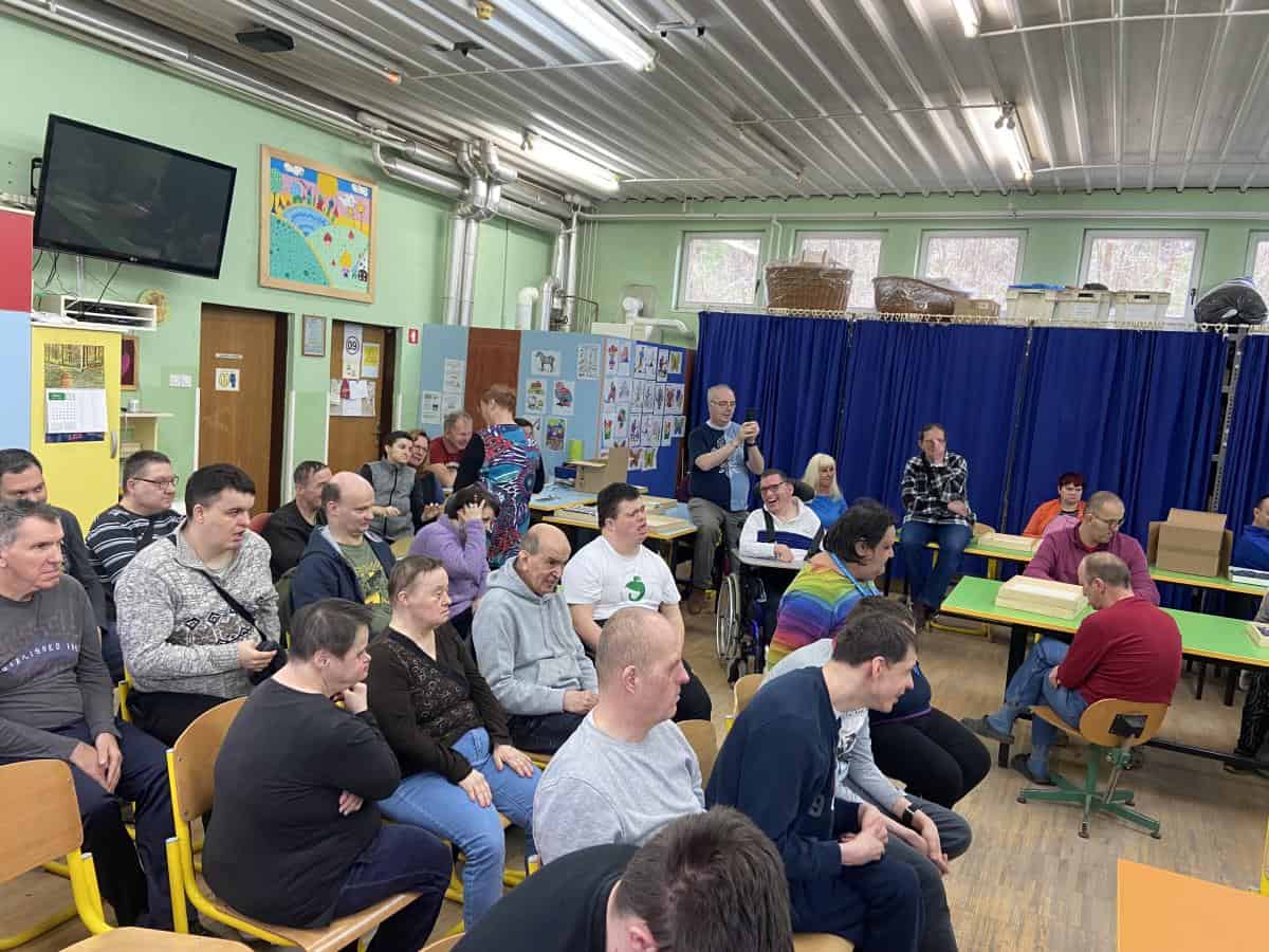 Uporabniki Vzgojno varstvenega centra Ravne bili deležni prav posebnega obiska