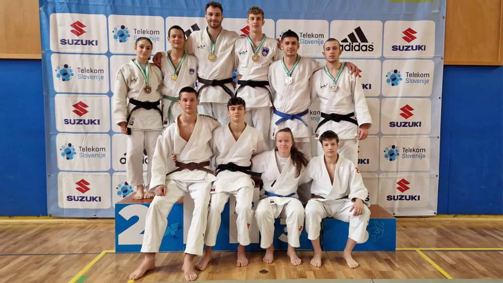 Koroški judoisti so domov prinesli kar 6 naslovov državnih prvakov, ekipno zlato ter skupno osvojili 17 odličij (FOTO)