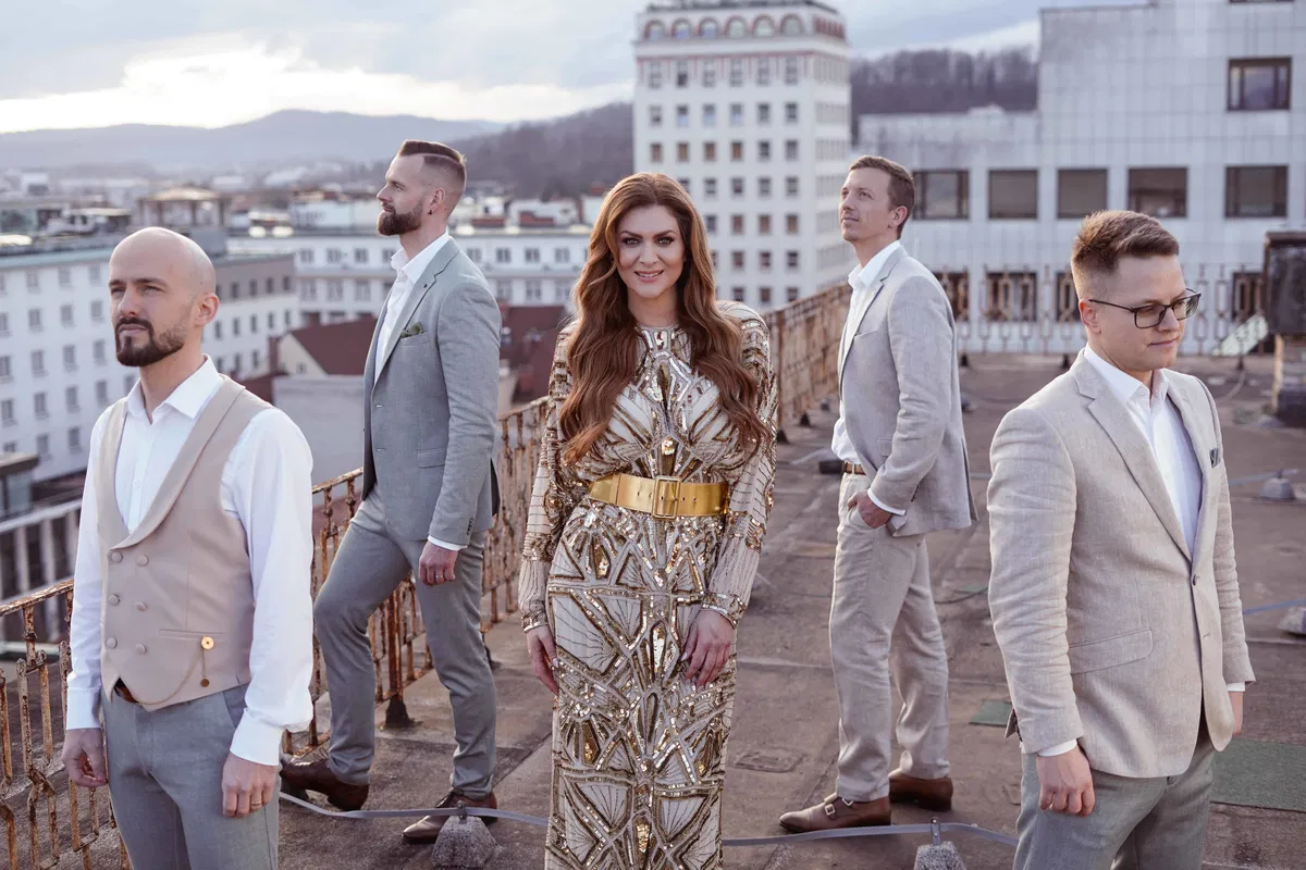 VIDEO: Po 8 letih so Manca Špik in Kvatropirci združili moči v prelepi baladi "Če verjameš v ljudi"