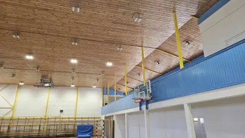 Obnovljena telovadnica OŠ Neznanih talcev Dravograd že dobiva novo podobo (FOTO)