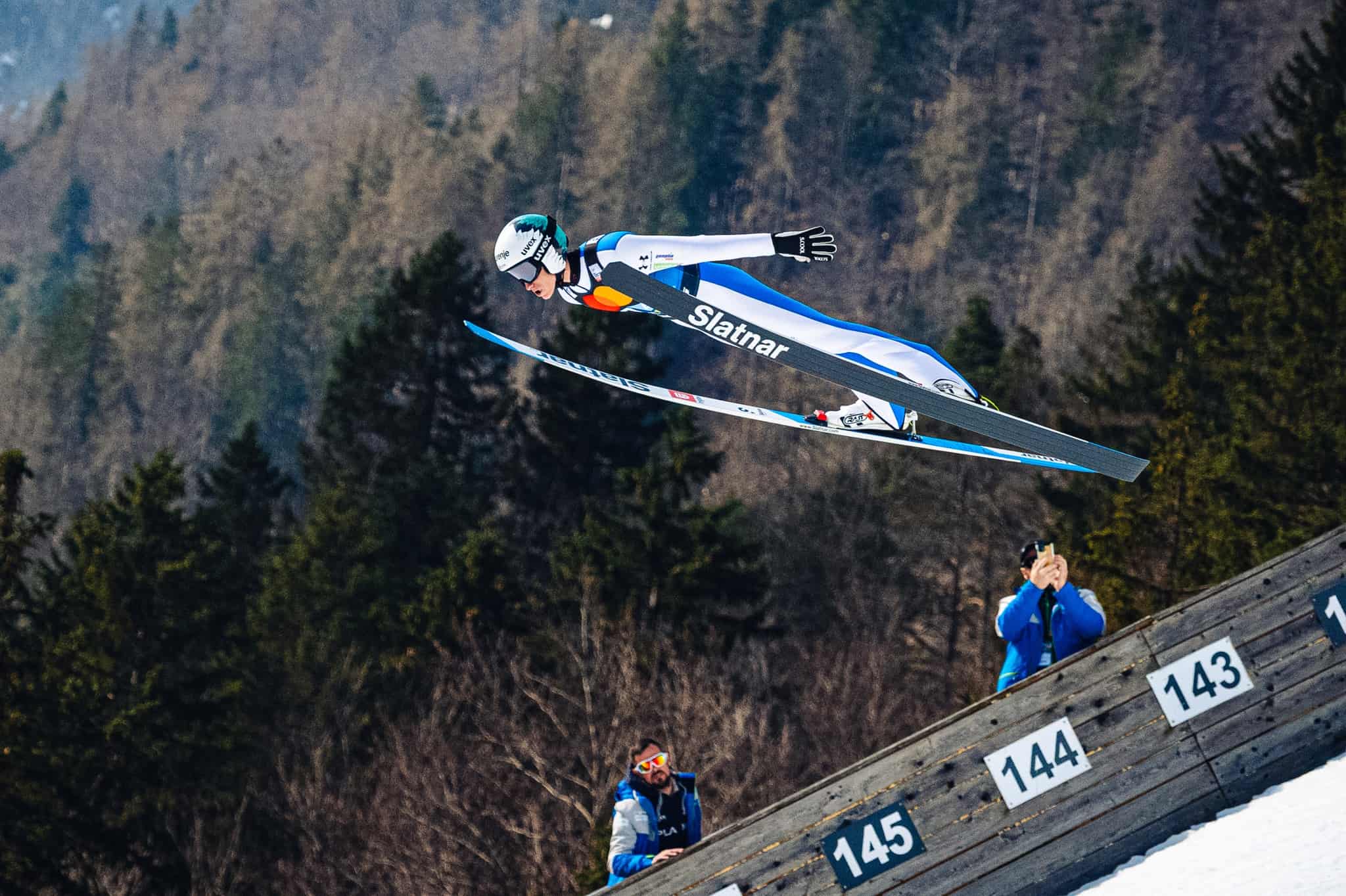 Peter Prevc na zadnji tekmi šesti, Domen Prevc drugi