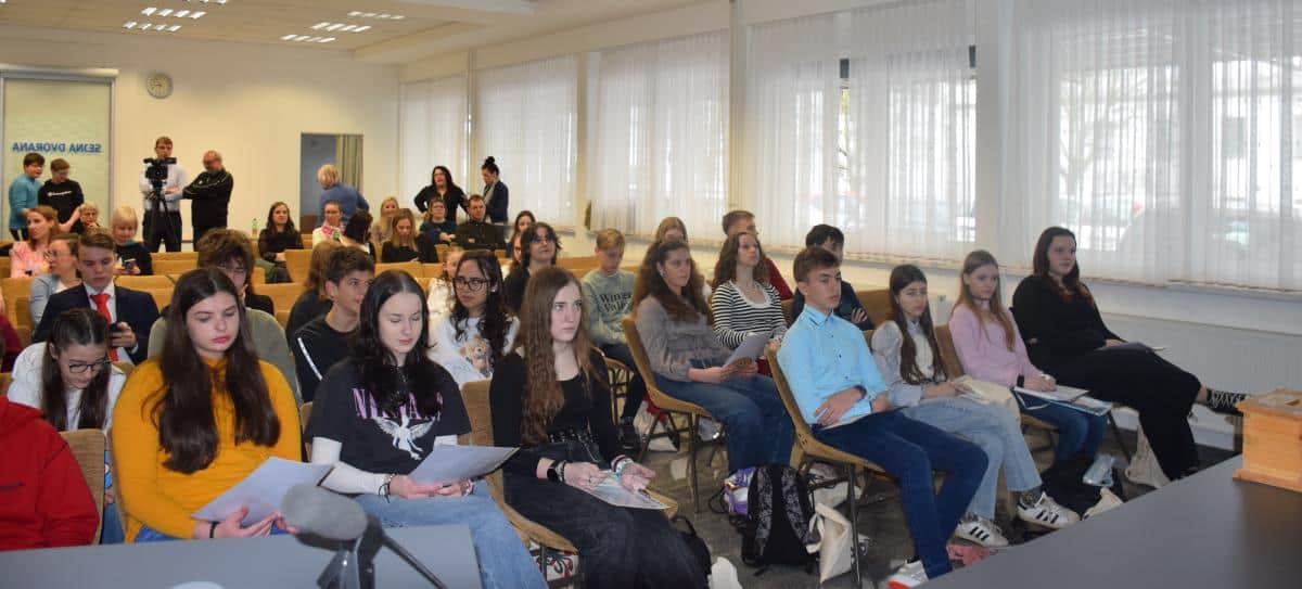 Na Ravnah na Koroškem je potekal 34. regijski Otroški parlament