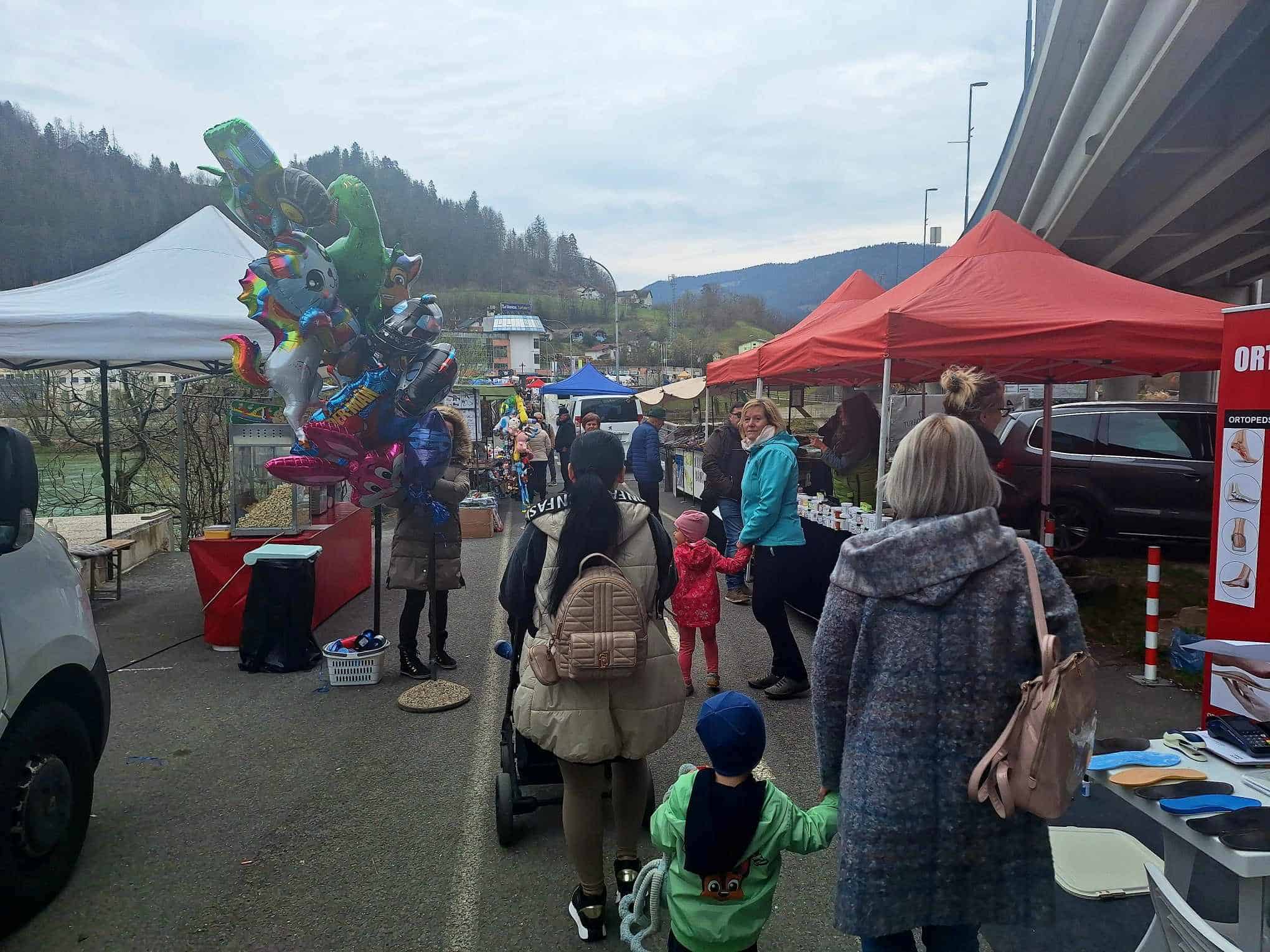 V Dravogradu je bilo na Jožefovemu sejmu kljub kislemu vremenu živahno