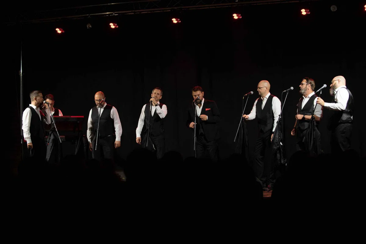 Ob dnevu žena v Dravogradu občinstvo navdušila klapa Šufit