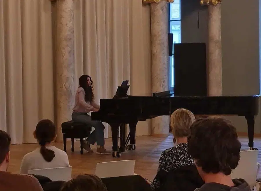 Na 13. Slovenski glasbeni olimpijadi Anamarija Kobolt navdušila s svojim talentom