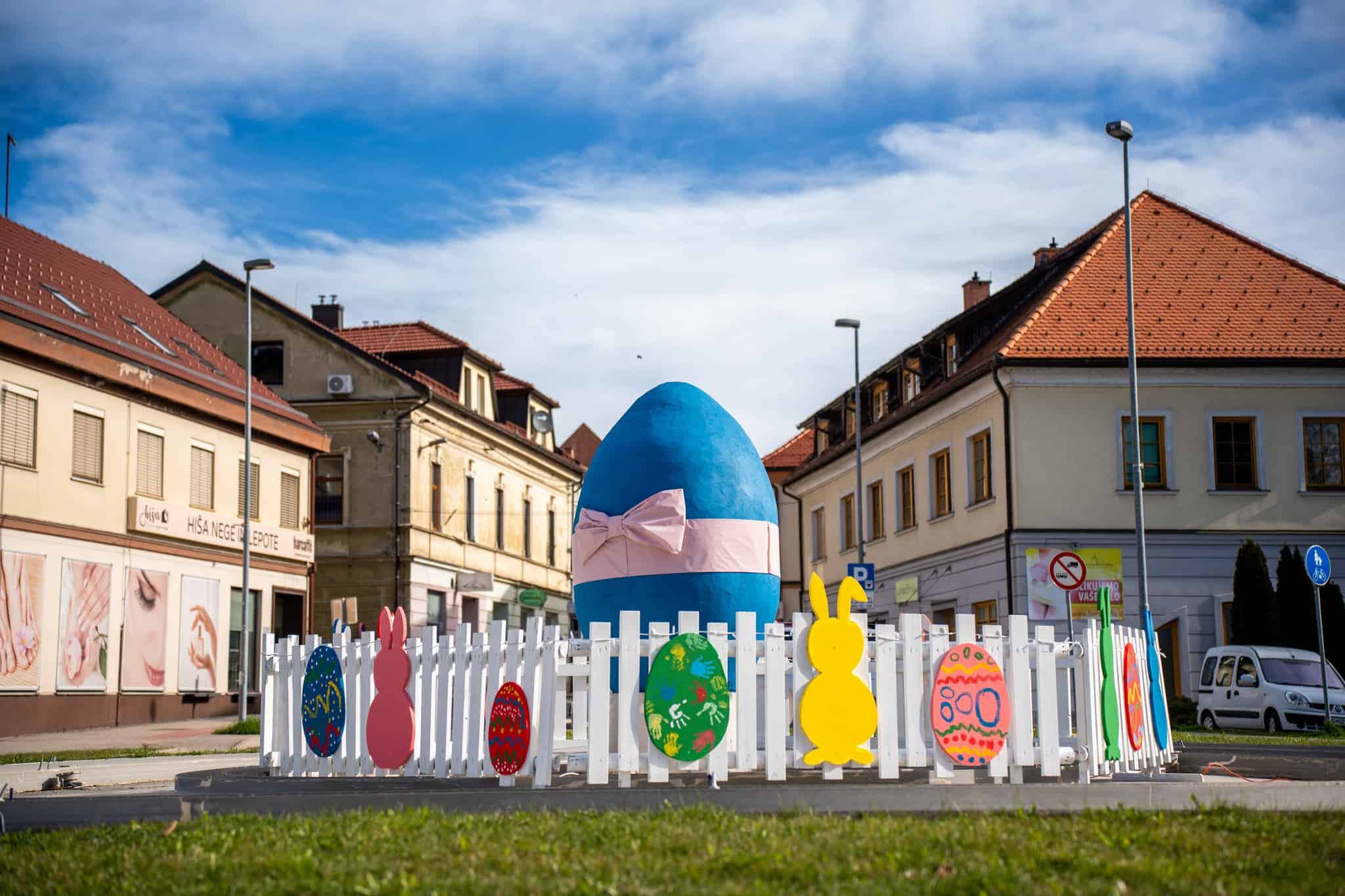 V Slovenj Gradcu vas pričakuje posebna velikonočna dekoracija (FOTO)