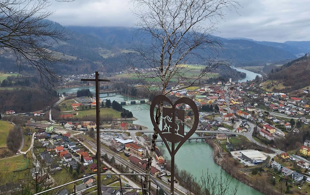 Pred nami je oblačen ponedeljek