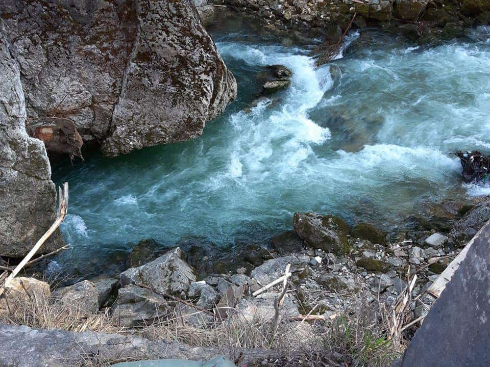 Občina Ravne poziva lastnike priobalnih zemljišč k čiščenju in vzdrževanju