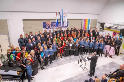 Potekalo je jubilejno srečanje odraslih pevskih zborov Mislinjske doline