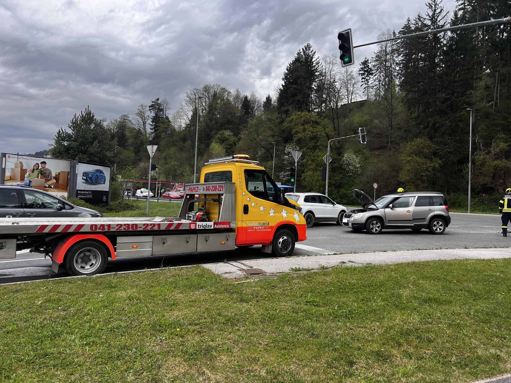 Pri Lidlu v Slovenj Gradcu je prišlo do prometne nesreče