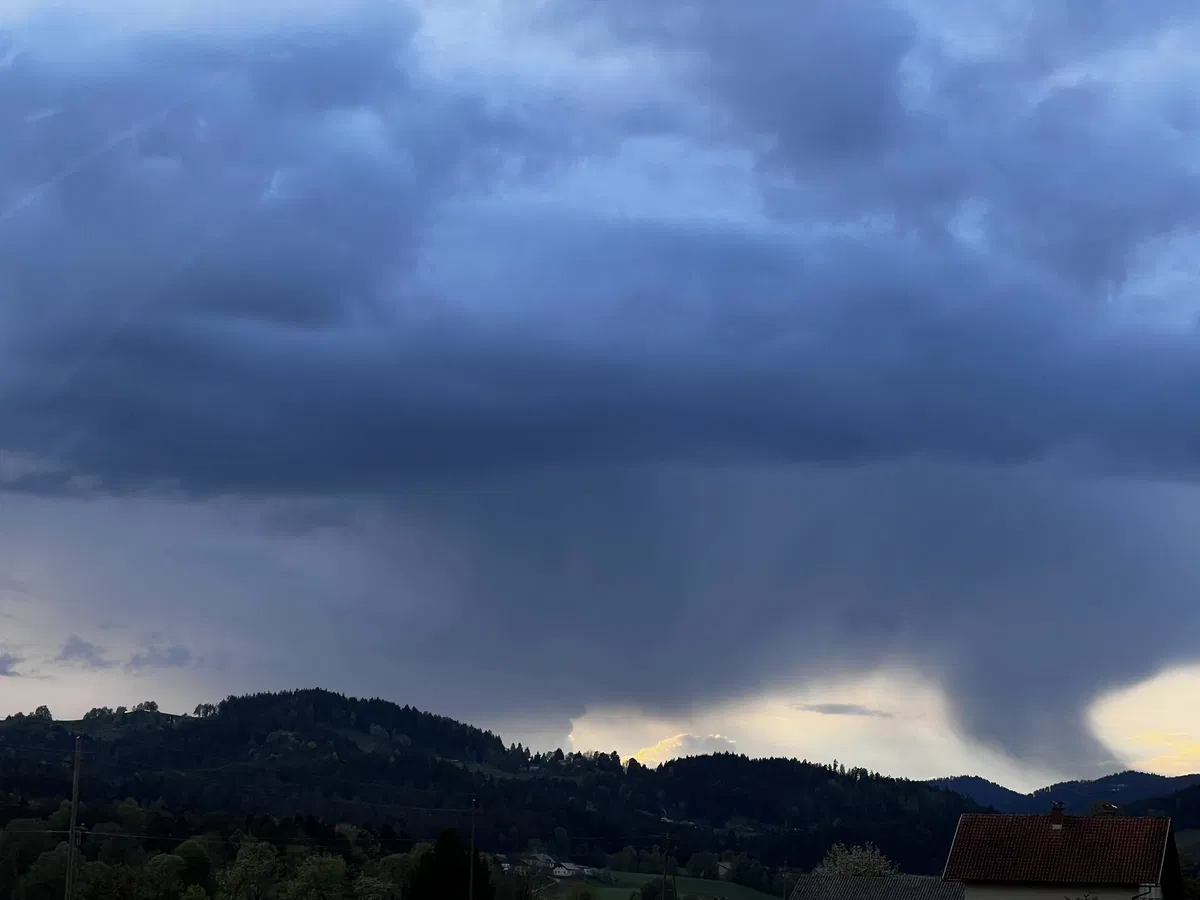 Danes jasno, jutri že padavine