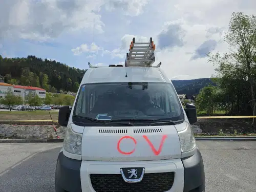 Ponoči so se vandali znesli nad vozili v Mislinji