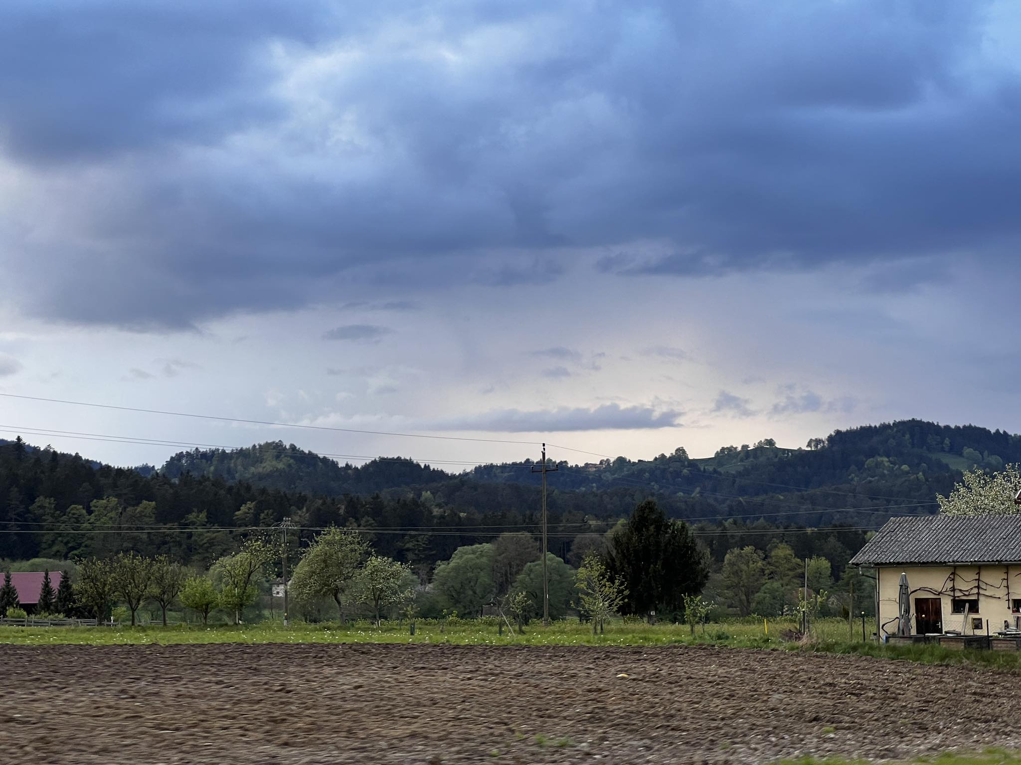 Danes bo oblačno ter suho
