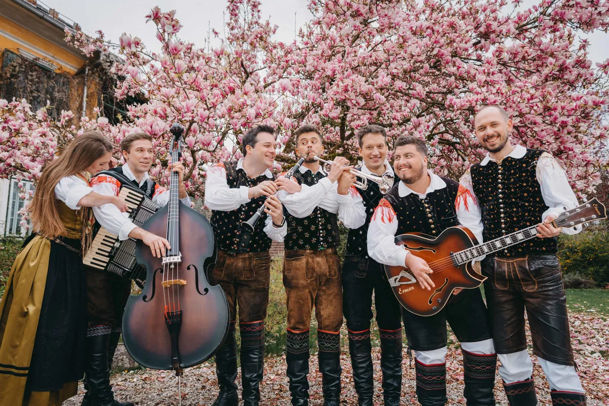 Doživite nepozaben začetek glasbenega dogajanja Jesenskih srečanj z Ansamblom Saša Avsenika