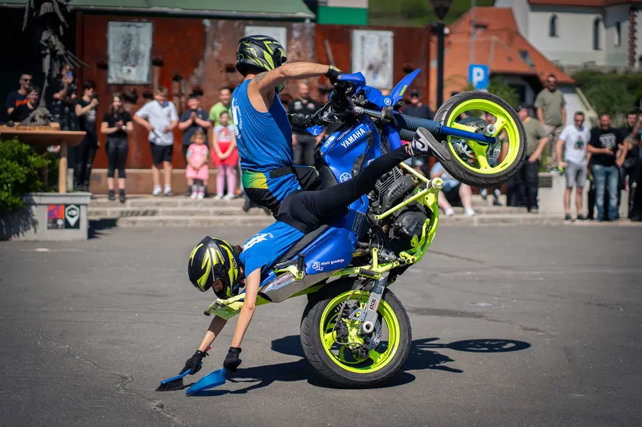 FOTO in VIDEO: Danes je na Ravnah potekalo že XIV. moto žegnanje z Moto akrobatskim šovom